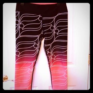 Fabletics Pants - Fabletics Powerhold Capri Leggings Fabletics Pants - Fabletics Powerhold Capri Leggings